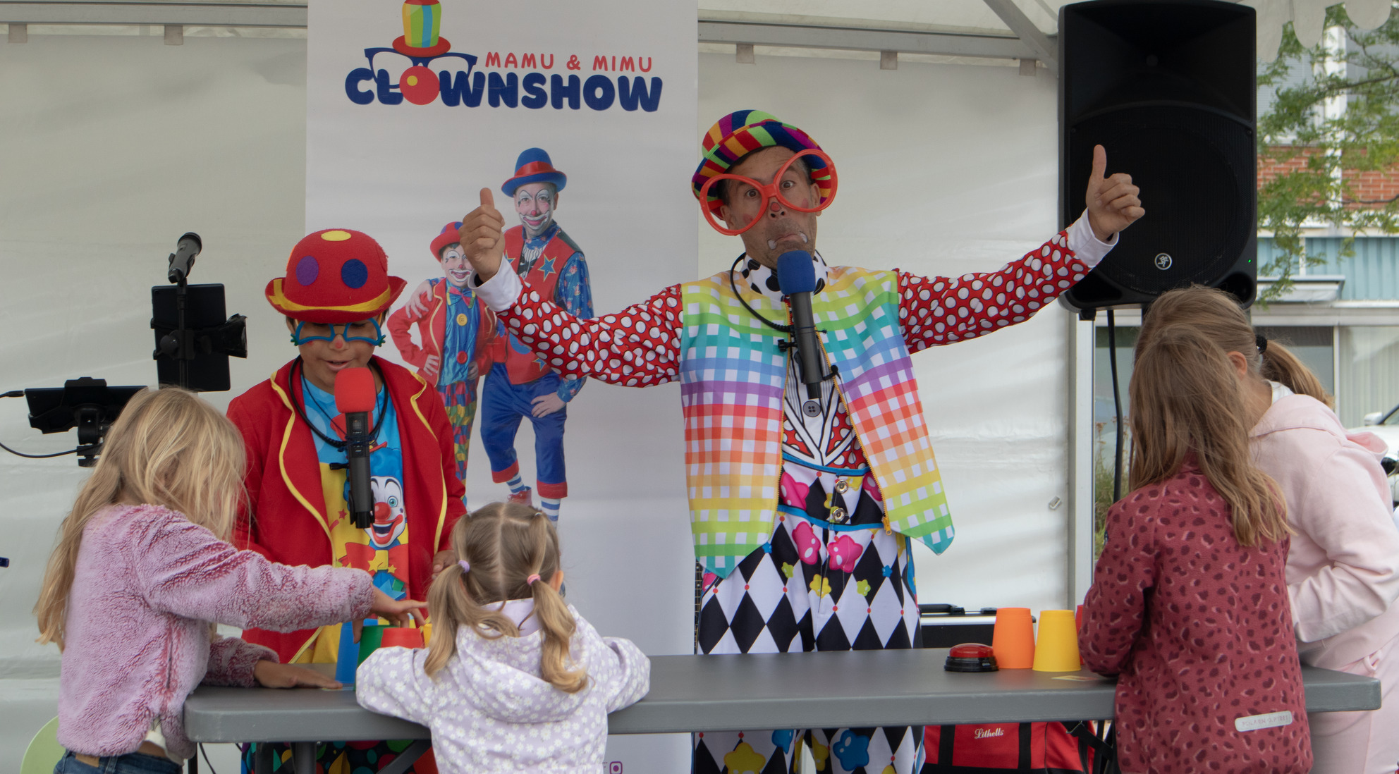 Clowner Två clowner om uppträder för barn